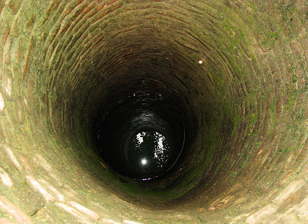 istock Old Dirty Water Well 592397114