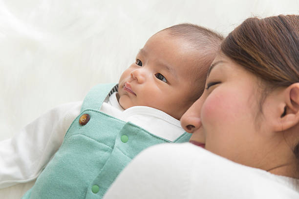 istock Japanese mother with child 592399038