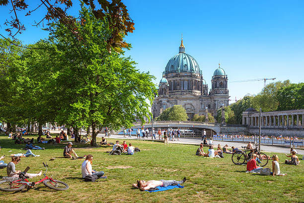 berliner dom und museumsinsel - berlin cathedral berlin germany museum island sunlight stock-fotos und bilder