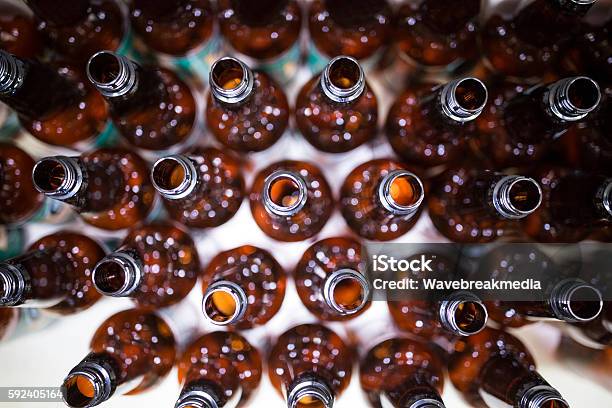 Bottiglie Di Birra Vuote A Bewery - Fotografie stock e altre immagini di Industria - Industria, Birra, Birrificio