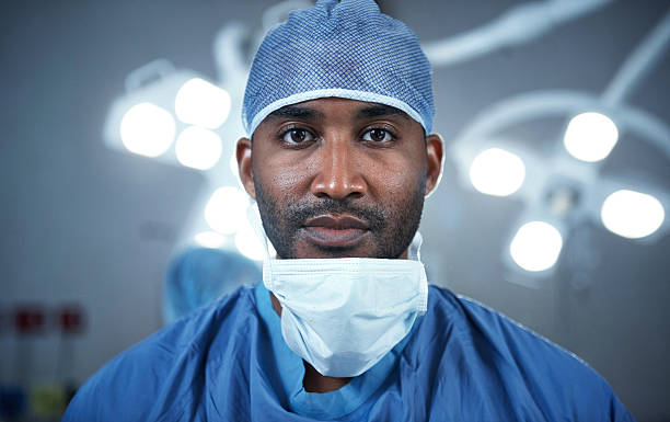 my surgeries come with a high success rate - surgeon imagens e fotografias de stock