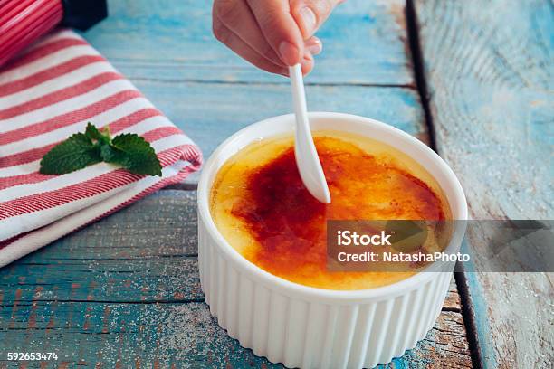 Creme Brulee Stock Photo - Download Image Now - Bowl, Breakfast, Cafe