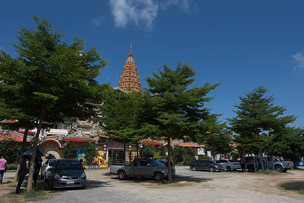 ワット・タム・カオノイ(タイ、カンチャナブリ県) - tiger cave temple kanchanaburi province ストックフォトと画像