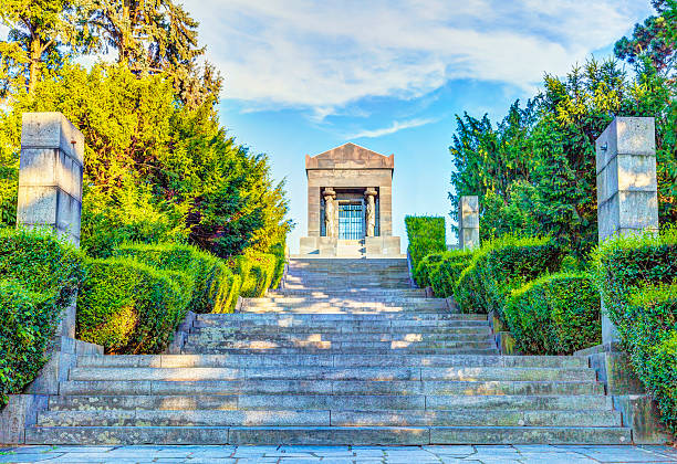 istock stairs to the monument 592662822