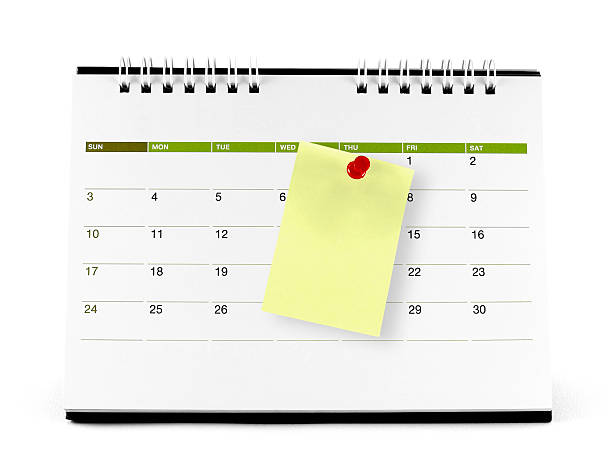 yellow paper note with red thumbtack on the calendar page - adhesive note note pad message pad yellow imagens e fotografias de stock