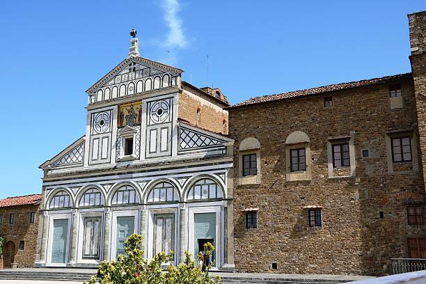 basílica san miniato al monte y palacio episcopal, florencia italia - pierluigi collina fotografías e imágenes de stock