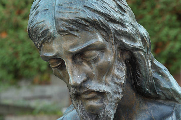istock the suffering of Jesus Christ (statue fragment religion) 592677052
