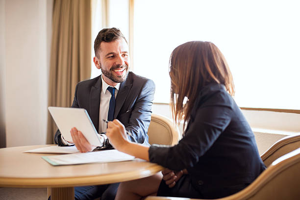 geschäftsmann flirtet mit seinem kollegen - lawyer young adult suit expressing positivity stock-fotos und bilder