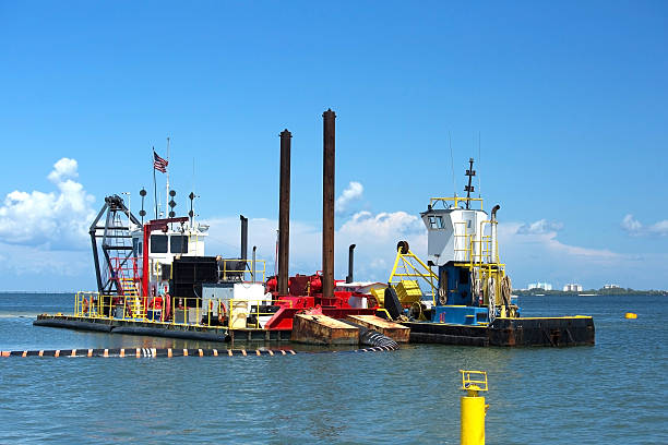 フロリダの西海岸の浚渫 - industrial ship 写真 ストックフォトと画像