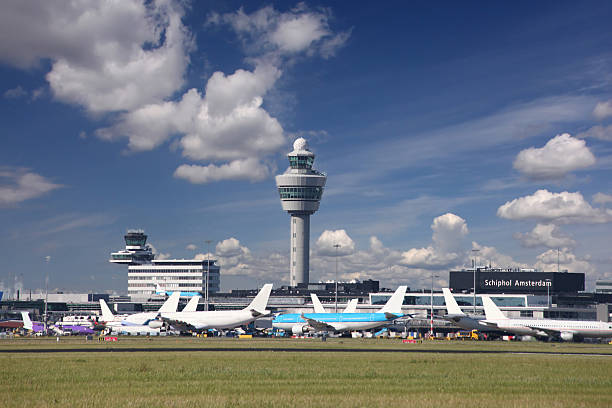 flughafen amsterdam schiphol, niederlande - amsterdam airport stock-fotos und bilder