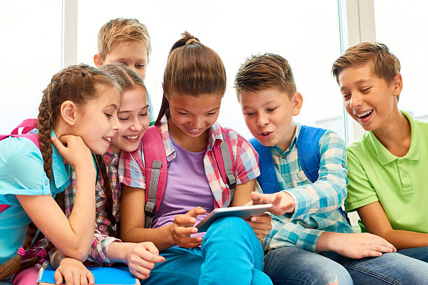 istock Surfing the net with friends 593296946