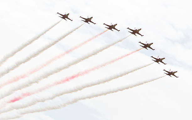 squadra di dimostrazione dell'aviazione turca - air force teamwork fighter plane airplane foto e immagini stock