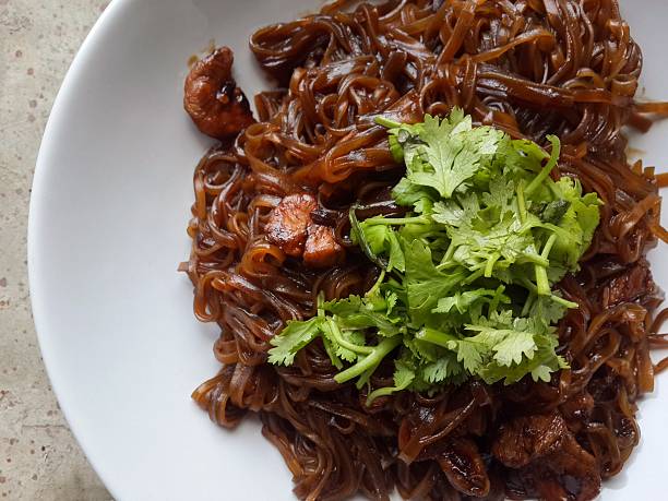 dry hot noodle food