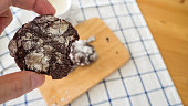 schokoladenkekse-und-eine-tasse-milch.jpg?b=1&s=170x170&k=20&c=FT6SYEaw-csX0Fj0Wn_Mp9G7nHHffwetPO9uWxM4B9o=