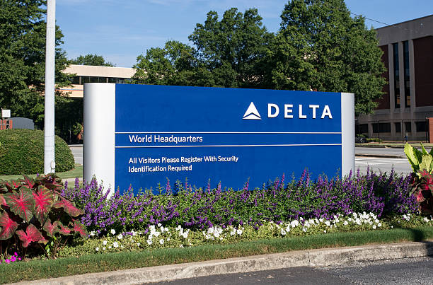 delta world headquarters - delta air lines stock-fotos und bilder