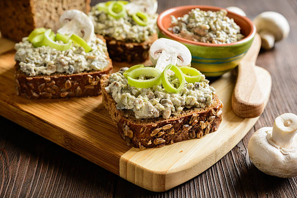 Mushroom spread with Roquefort cheese and leek