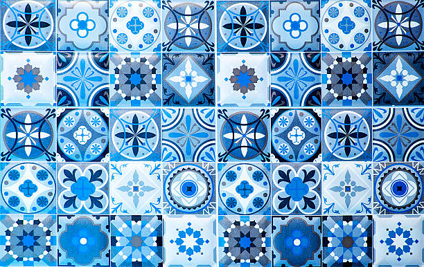 decorazione murale in ceramica blu vintage. piastrelle di ceramica turca - tiled floor dirty blue wall foto e immagini stock