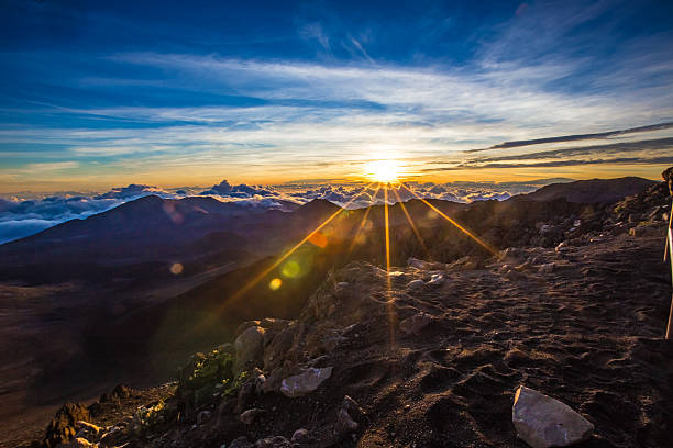 haleakalā national park sunrise hawaii - aura fotos stockfoto's en -beelden