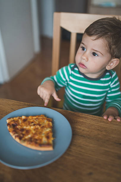 istock Baby and the pizza 594456652