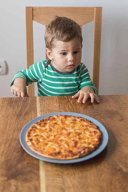 istock Baby and the pizza 594456802