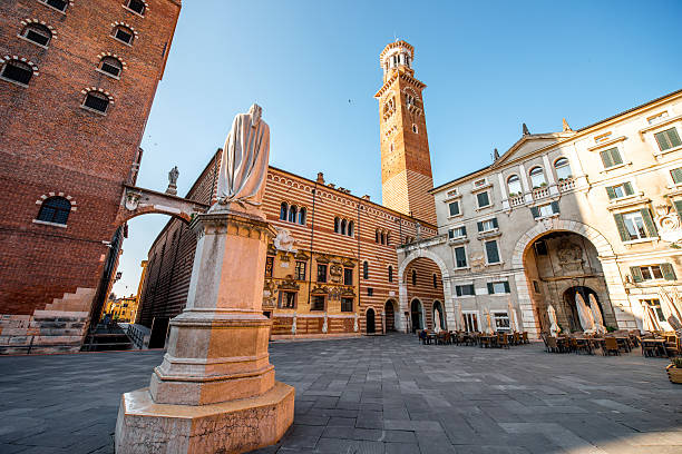 dante alighieri estátua em verona - alighieri - fotografias e filmes do acervo