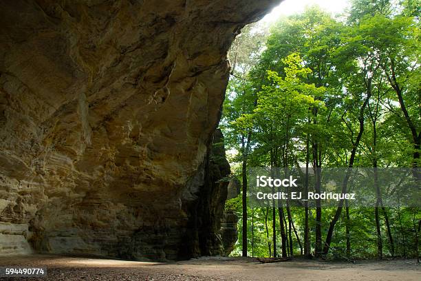Sunlight On The Council Overhang Stock Photo - Download Image Now - Starved Rock State Park, Rock - Object, Underweight