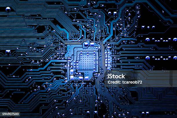 Primer Plano De La Placa De Circuito Electrónico Foto de stock y más banco de imágenes de Chip - Chip, Tablero de circuitos, Electrónica