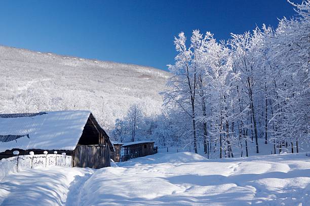 istock Old house in snowy mountains 594922312