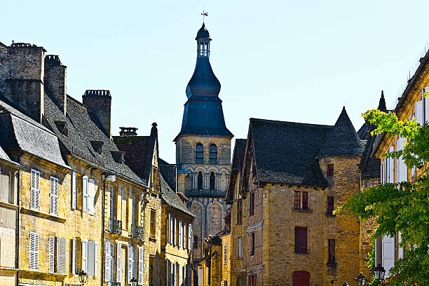 ville de sarlat - sarlat la photos et images de collection