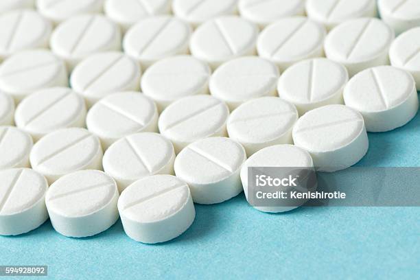 White Tablets Or Medicine Stock Photo - Download Image Now - Acetaminophen, Acetylsalicylic Acid, Antibiotic