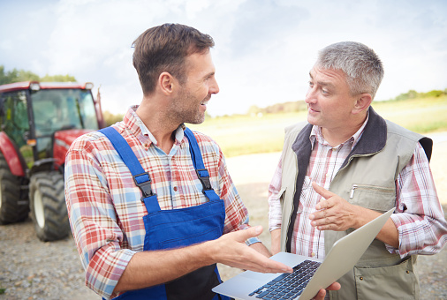 Modern farmers over the laptop