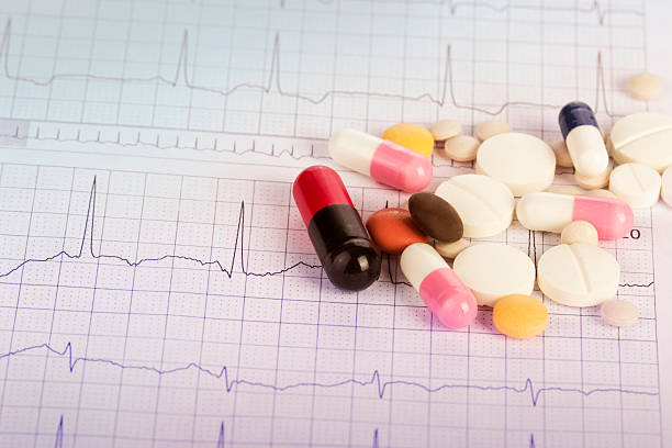 istock Medical chart and pills 594949684