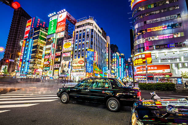 istock Nightlife at Shinjuku at dusk 595112026