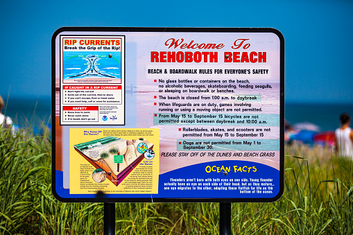 A sign directs people to public beach access.