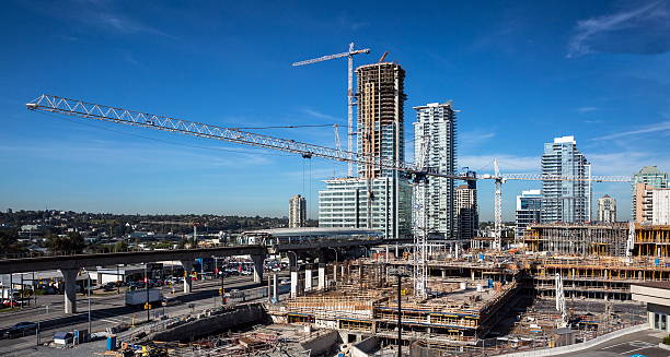 neue consnruction in burnaby city - housing project housing development apartment urban scene stock-fotos und bilder