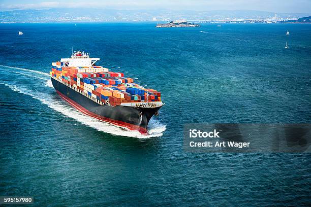サンフランシスコ湾の貨物コンテナ船 - 貨物船のストックフォトや画像を多数ご用意 - 貨物船, 貨物運送, 船
