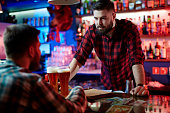 barman-an-der-bar.jpg?b=1&s=170x170&k=20