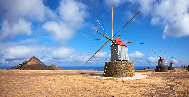 ポルトサントの風車 - weather vane 写真 ストックフォトと画像