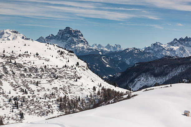 vista dos dolomitas italianos no inverno - travel destinations alto adige north tirol dolomites - fotografias e filmes do acervo