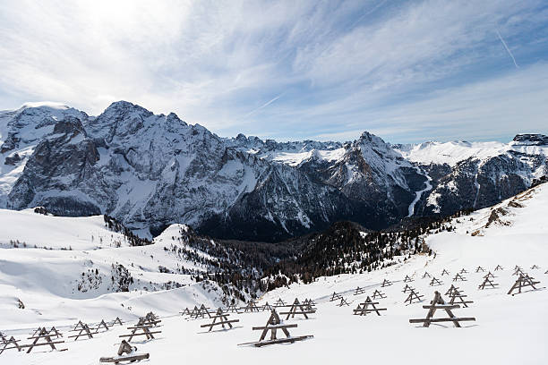 vista dos dolomitas italianos no inverno - travel destinations alto adige north tirol dolomites - fotografias e filmes do acervo