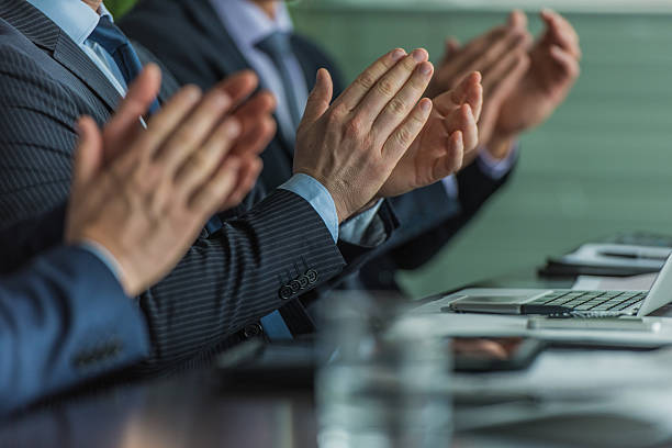 istock Business people applauding 595335738
