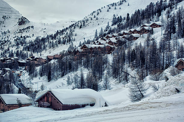 isola 2000, estación de esquí en los alpes franceses - 2000 fotografías e imágenes de stock