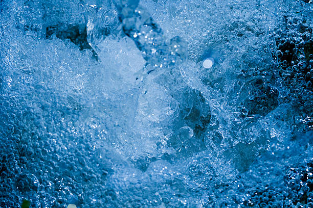 istock Sprays, drops and water splashes 595358118