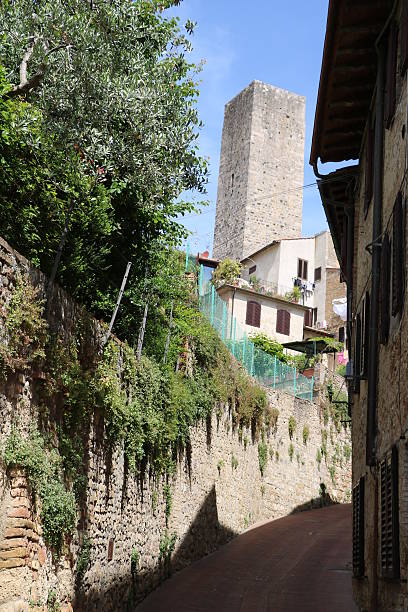 istock Architecture in San Gimignano, Tuscany Italy 595365346