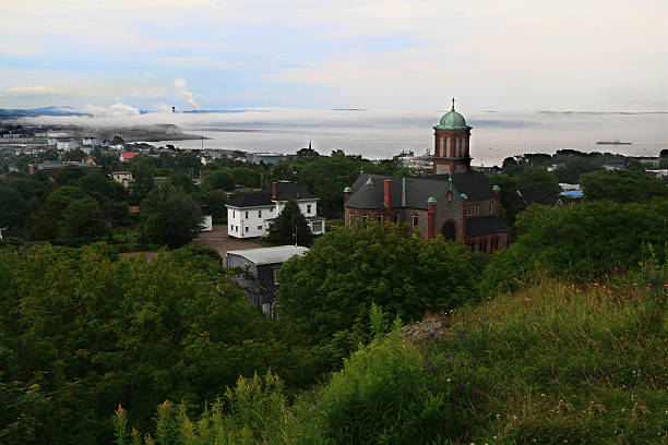 saint john river with low clouds over water - saint johns river imagens e fotografias de stock