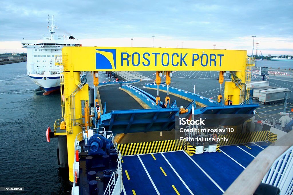 Ferry En El Puerto De Rostock Foto stock y más banco imágenes de Puerto - Rostock, Aire libre - iStock