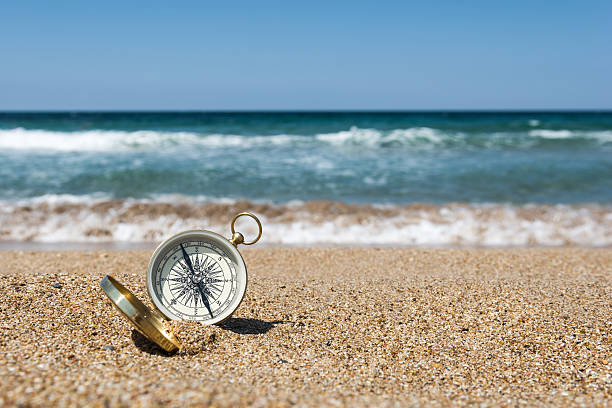 kompas na plaży  - compass exploration the way forward beach zdjęcia i obrazy z banku zdjęć