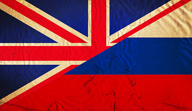 영국 및 러시아 국기 - flag russian flag russia dirty 뉴스 사진 이미지