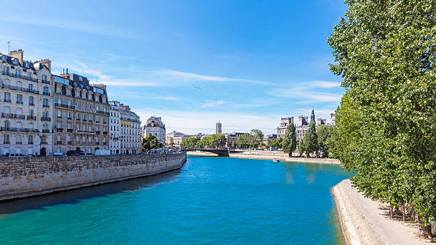 istock scenics of Paris 596041174