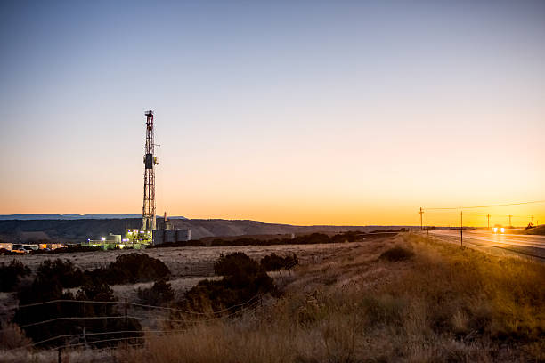 istock Fracking For KW Drilling Against The Horizon 596052616